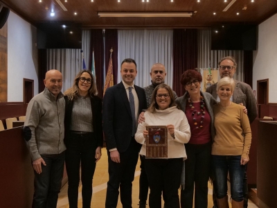 Venturini consegna gagliardetto a Comunità di Sant’Egidio