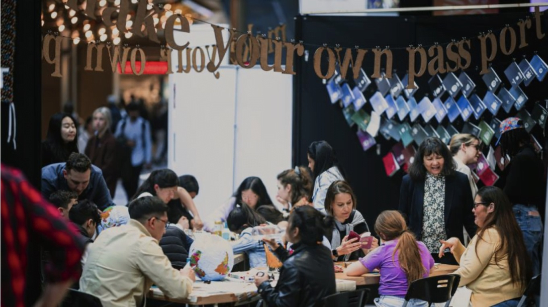 workshop “Make Your Own Passport / Passaporto fai da te!”