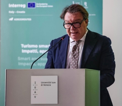 Assessore De Martin al convegno sul turismo sostenibile