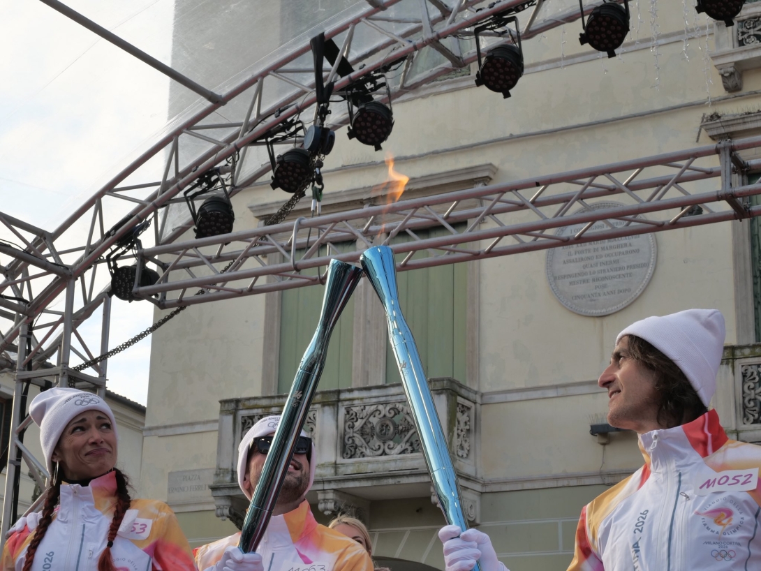 Viaggio fiamma olimpica piazza Ferretto