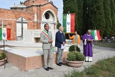 Scarpa Marta a San Michele per commemorazione affondamento Giudecca