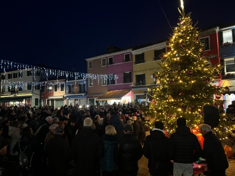 Accensione albero Burano
