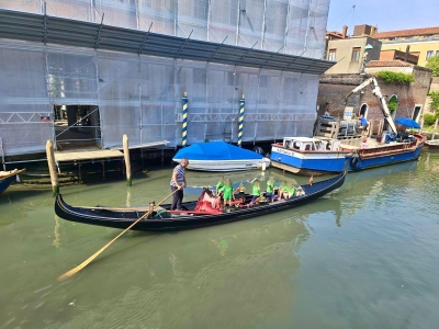 bambini a scuola di gondola