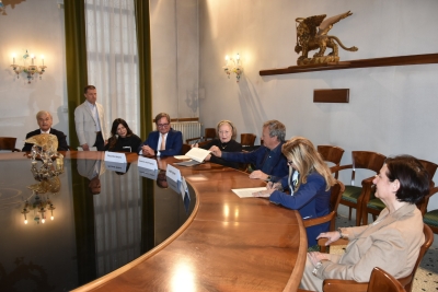 Il sindaco Brugnaro alla firma Museo Wagner