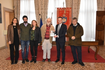 L'assessore Venturini alla conferenza stampa di presentazione del progetto Rete Cittadini per la Ricerca