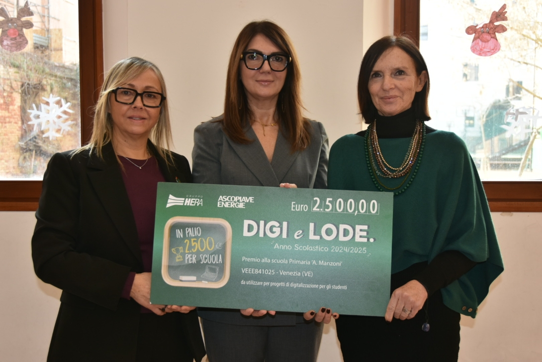 L'assessore Canton al progetto Digi e Lode e consegna assegno alla scuola Manzoni di Venezia