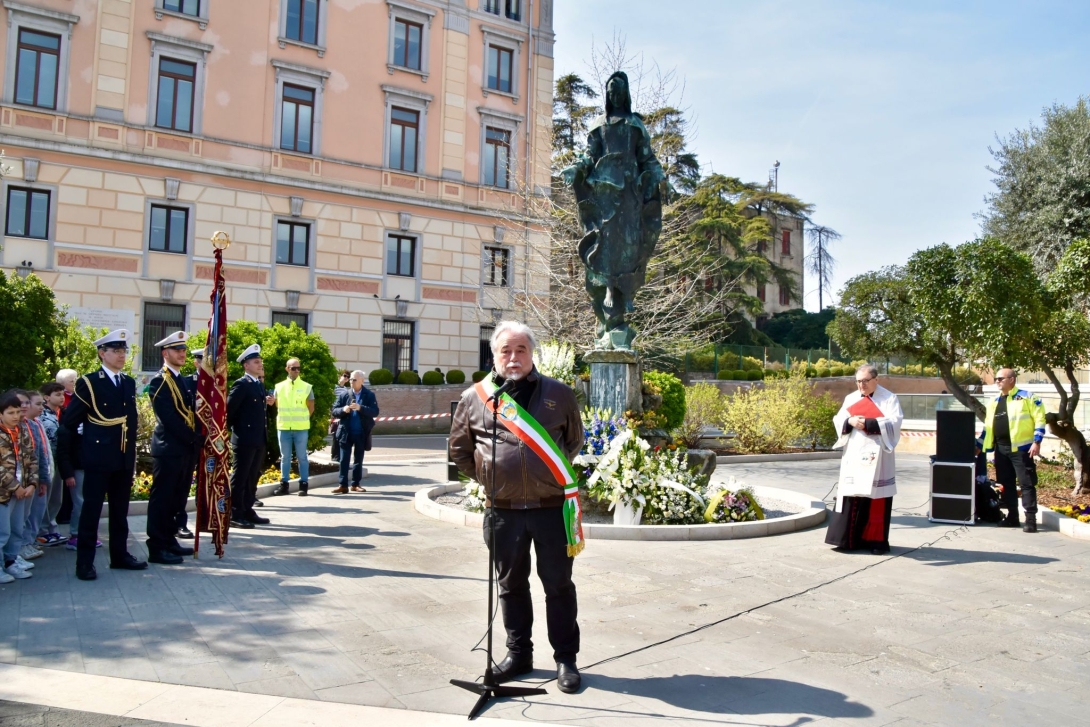 Cerimonia dell'Infiorata in piazzetta Santa Lucia