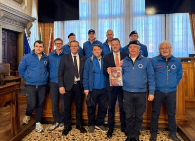 Consegna gagliardetto Guardia Costiera 