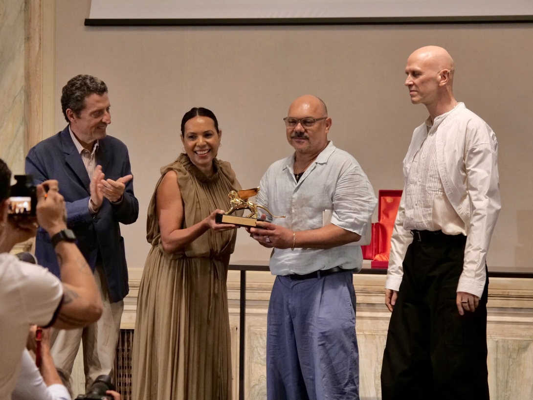 Leone d'oro alla carriera alla formazione australiana Bangarra Dance Theatre
