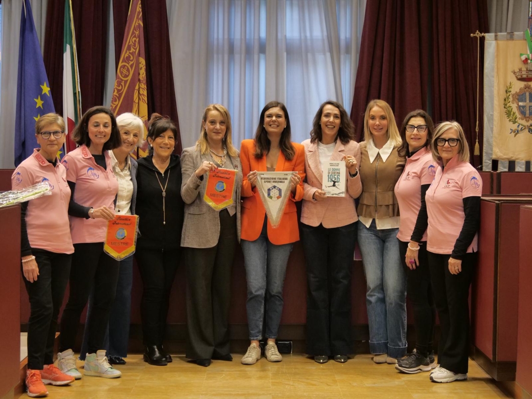 La presidente Damiano alla presentazione del libro - Le Donne di Cortina