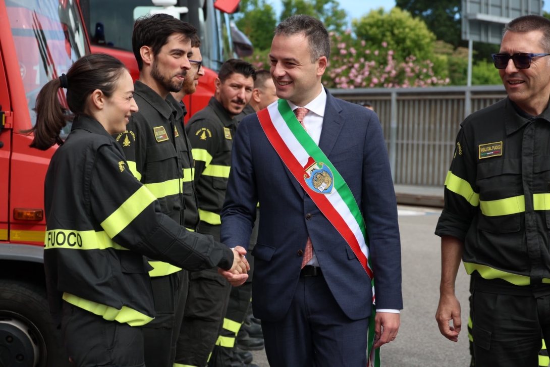 Il sindaco Simone Venturini visita la casema dei Vigili del Fuoco a Mestre