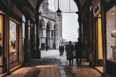 Sotoportego e calle Cappello Nero