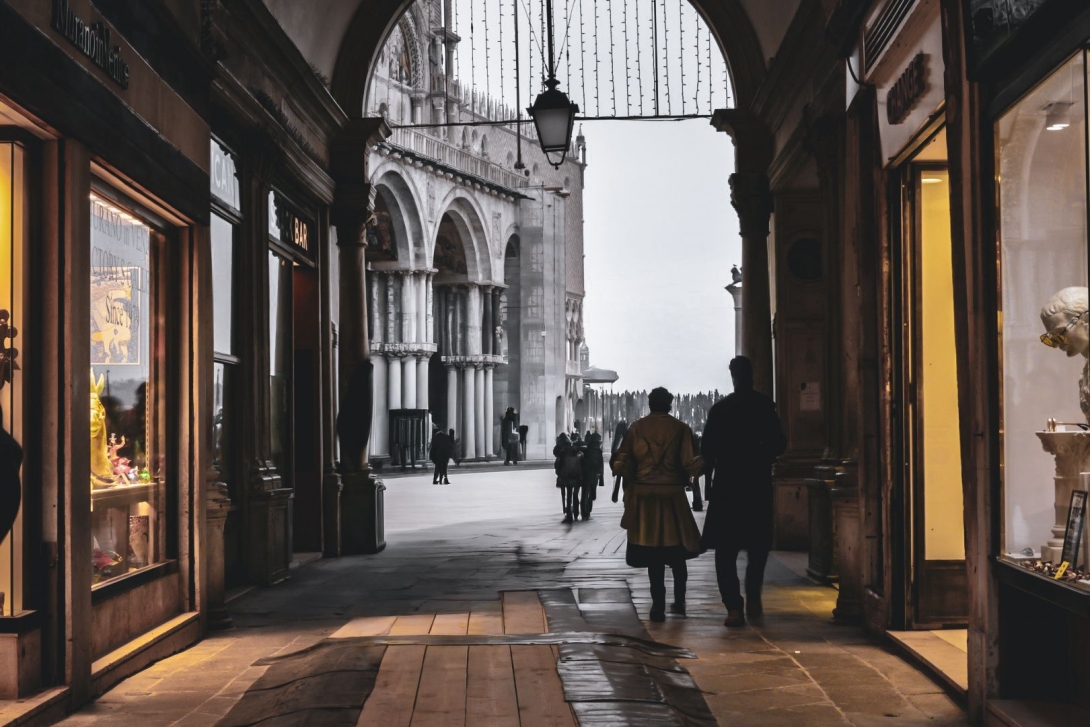 Sotoportego e calle Cappello Nero