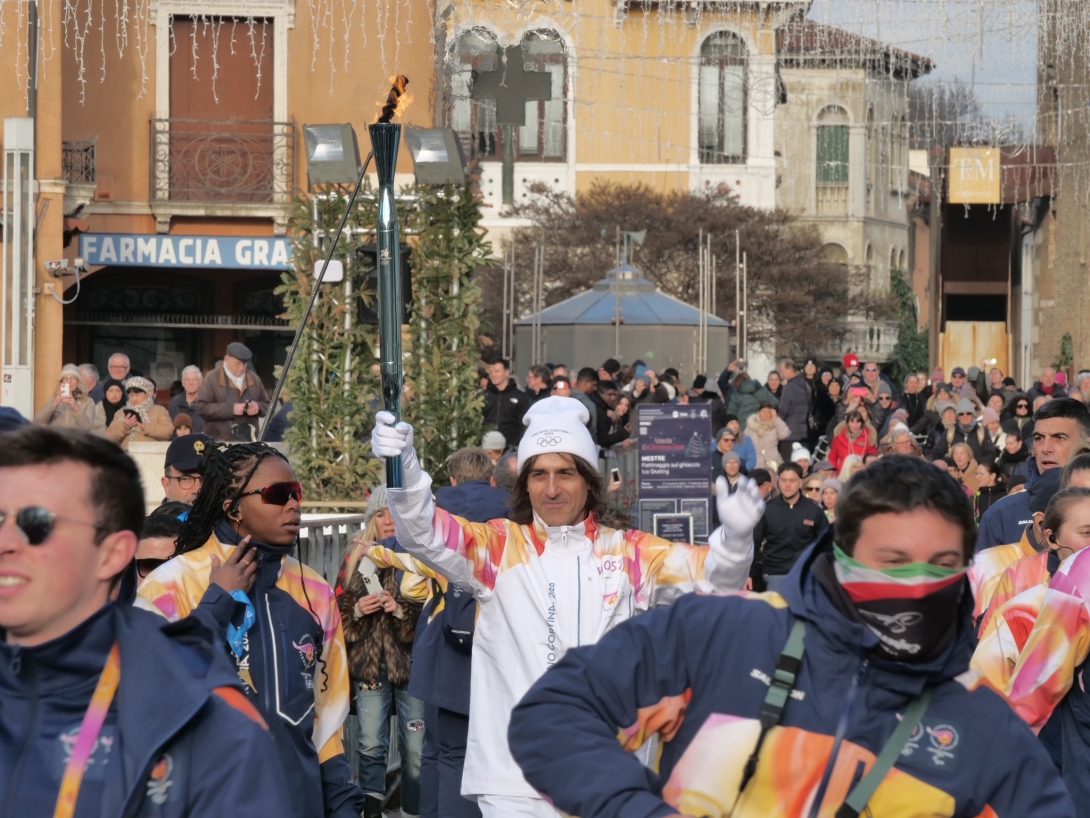 Viaggio fiamma olimpica piazza Ferretto