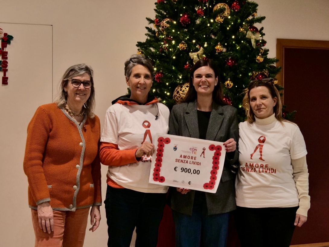 Consegna ricavato camminata Amore senza lividi novembre 2025