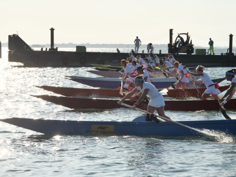 Regata di Malamocco - Donne su mascarete a due remi