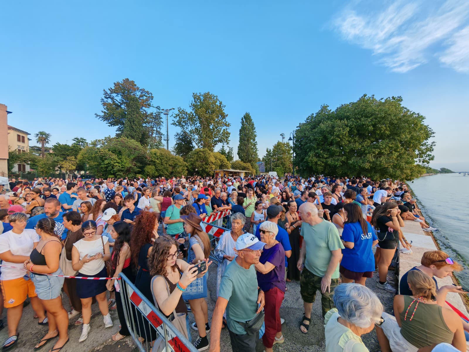 Osservazione dell'Eclissi di Sole al Lido di Venezia