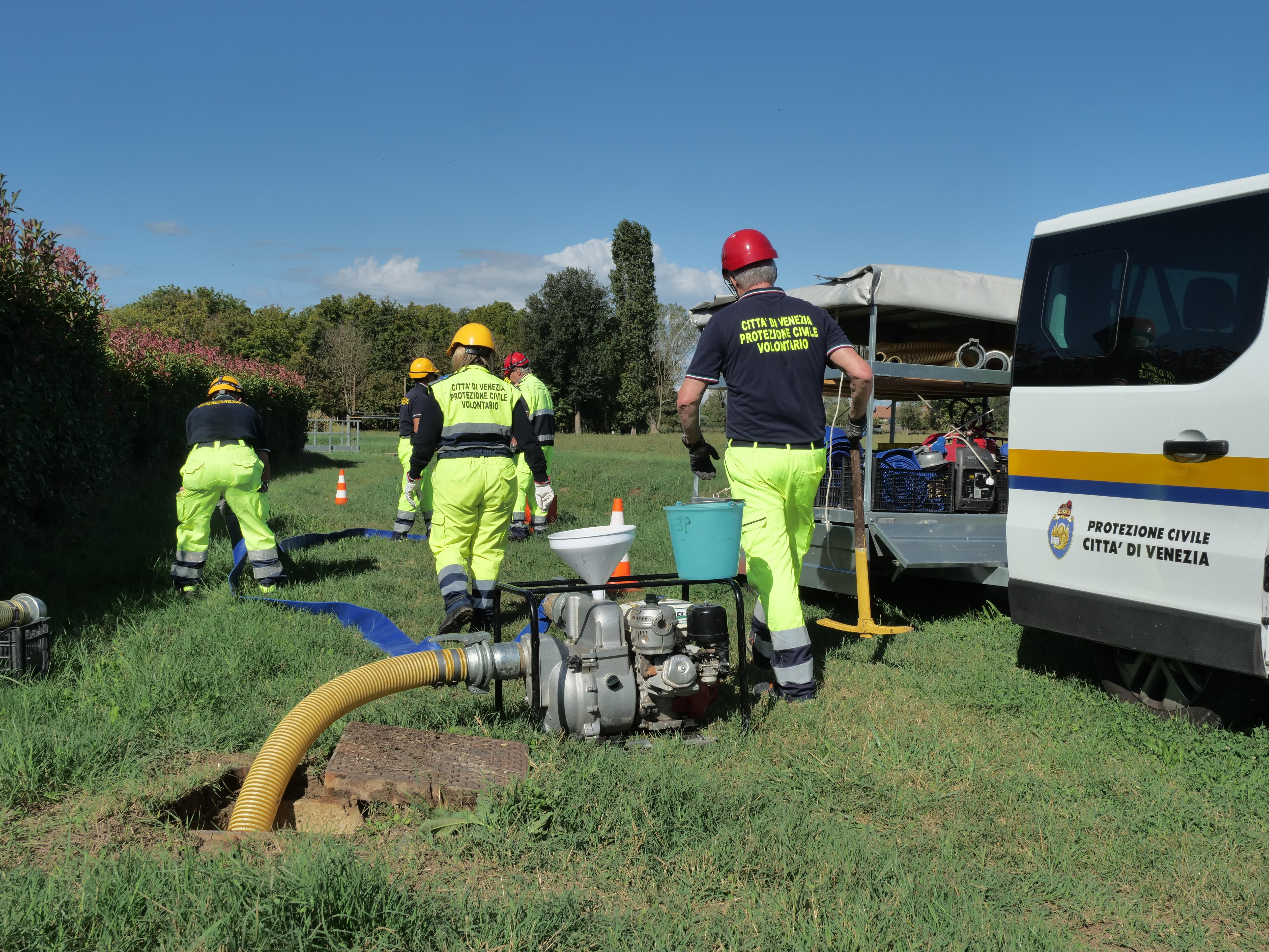 Volontari Protezione Civile Comunale in esercitazione