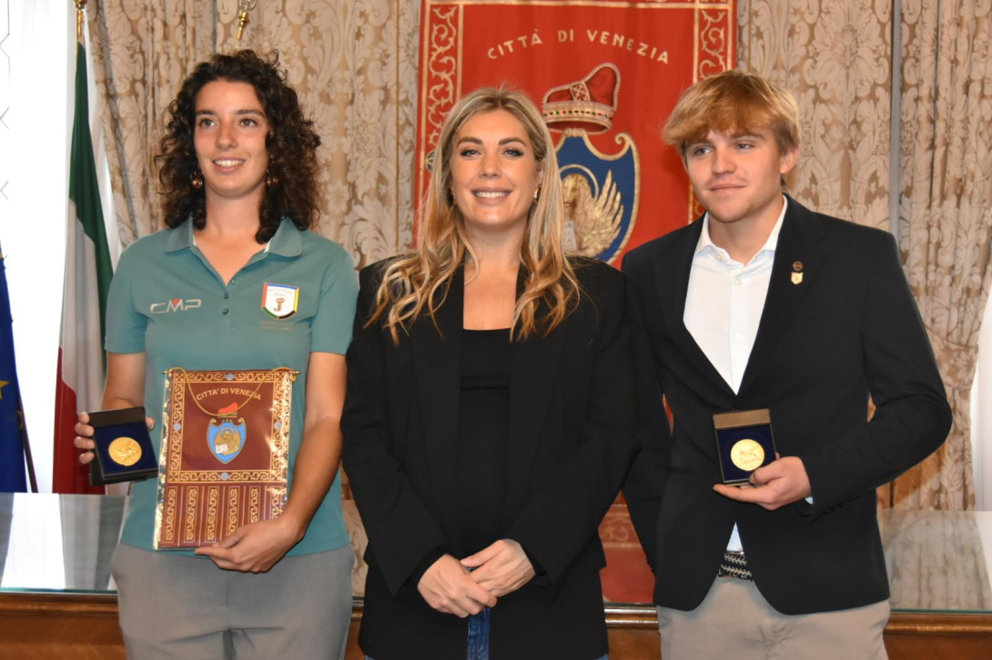 L'assessore Meggetto con gli atleti del Panathlon Club Venezia