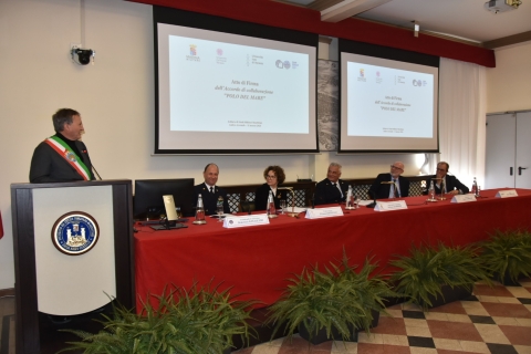 Il sindaco Brugnaro alla firma accordo di collaborazione Polo del Mare
