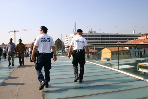 Polizia Locale - Operatori PM su Ponte della Costituzione