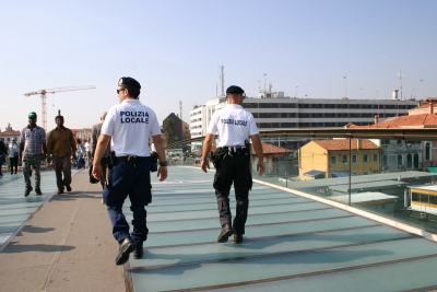 Polizia Locale - Operatori PM su Ponte della Costituzione
